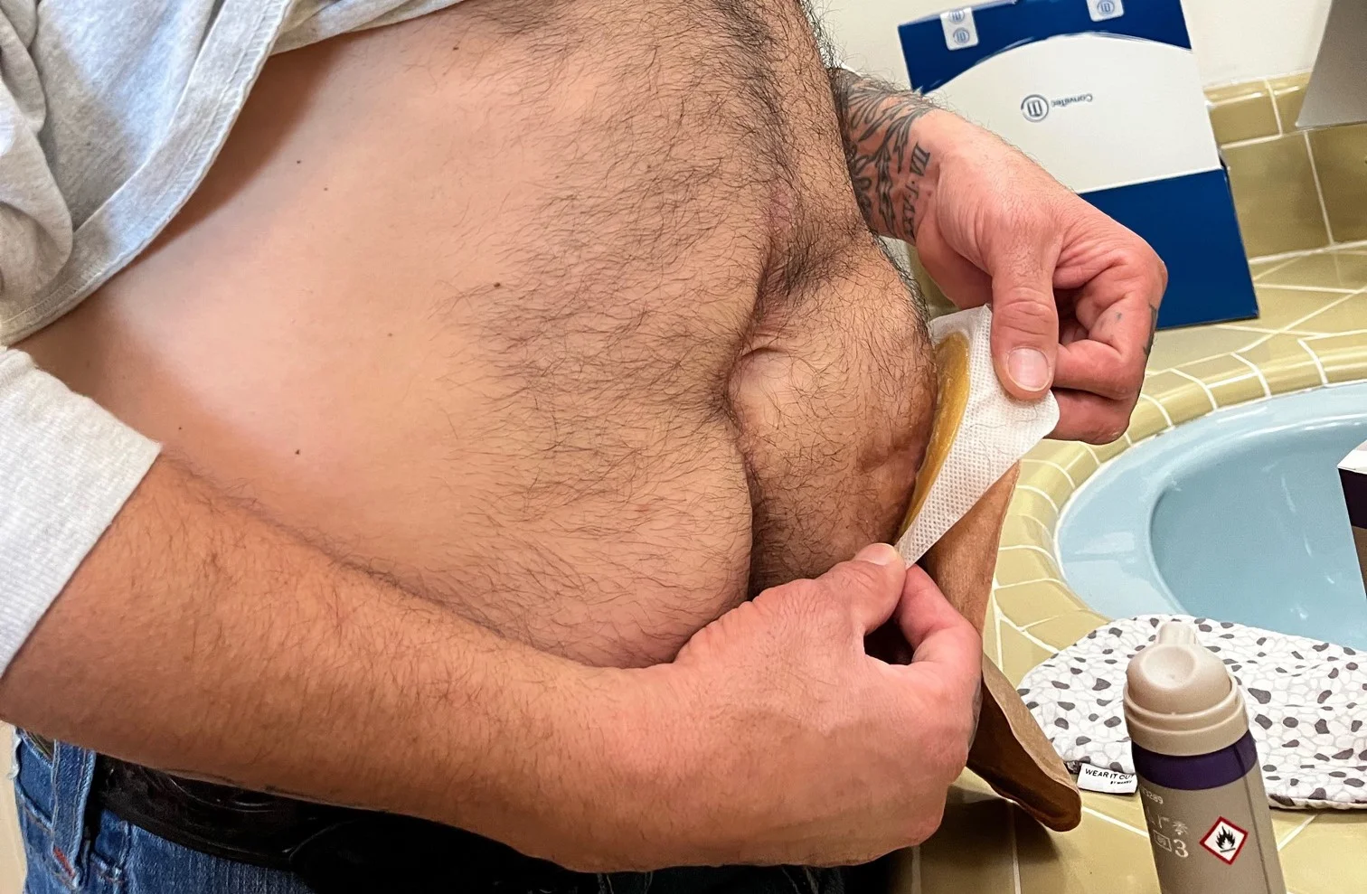 Un homme qui se fait couper les cheveux